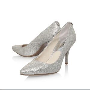 Michael Kors Silver Women's Shoes
Excellent condition 🌟🌟🌟🌟🌟